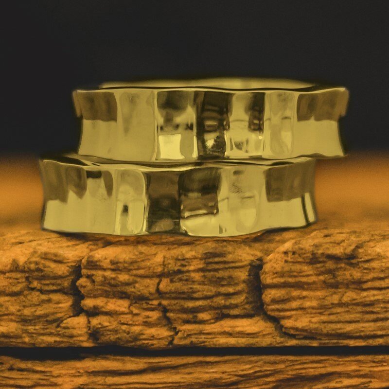 Par de Alianças Brutal (Ouro)
